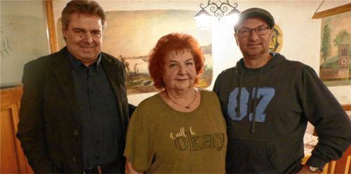 Vorsitzender Gregor Kifinger (links), freute sich, dass die Vorstandschaft des Fördervereins mit den neu gewählten Beisitzern Christa Schinkinger und Rupert Wilhelm wieder komplett ist. Foto Bachmaier