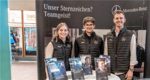 Waren begehrte Ansprechpartner: Das Team der AVG auf der Azubimesse Rosenheim.