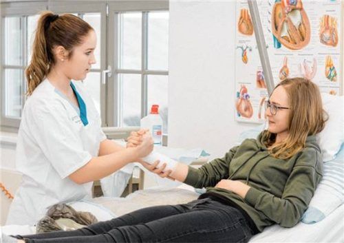 Welche Ausbildungen an der Romed-Berufsfachschule möglich sind, kann man beim Info-Nachmittag in Rosenheim erfahren. Foto RoMed