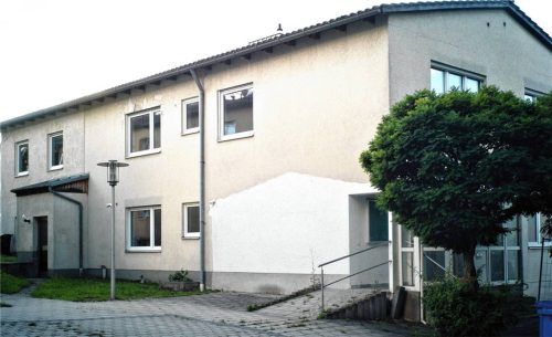 Wer es noch mal sehen mag: Das alte Rathaus soll noch diesen Monat weichen, dann folgen Parkplätze und später ein Gebäude, sofern es die Finanzen zulassen. Fotos Günster