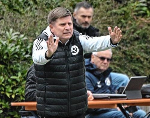 Wolfgang Schellenberg will im Aufstiegsrennen noch nicht auf die Tabelle schauen.Foto Ruprecht