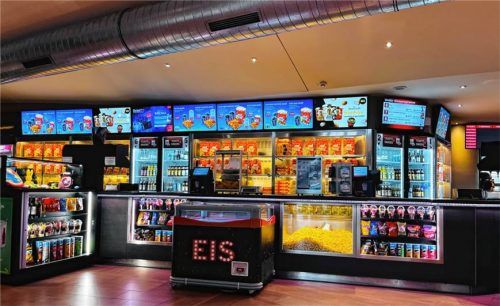 Zwischen Popcorn und Eistruhen finden auch in diesem Jahr wieder spannende Gespräche statt.