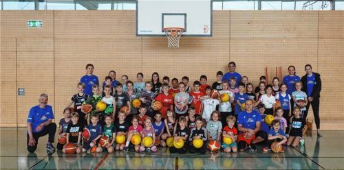 55 Kinder nahmen am Mini-Ostercamp der Rotter Basketballer teil.Foto re