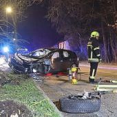 Autofahrerin prallt gegen zwei Bäume