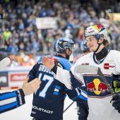 Handschlag und kritischer Nachschlag