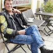 Ein Denkmal  für den Elvis von Schwabing