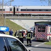 Oberleitung reißt: ICE bleibt stundenlang stehen