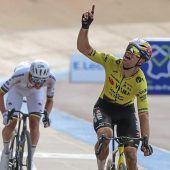 Van Aert stürzt den Giganten