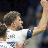 Müller bleibt an der Spitze