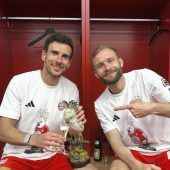 Das passierte auf und ab des Rasens