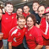 Albachinger Maibaumfreunde im Party-Modus