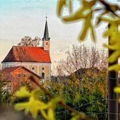 Kirche  St. Florian mit Frühlingsboten