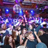 Katholische Landjugend und Feuerwehr feiern mit rund 1.000 Gästen Gummibärli-Party