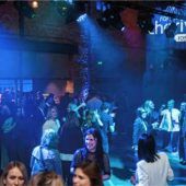 Fashion & Art begeistert: Mode, Kunst, Lifestyle und „flüssiges Gold“