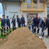 Erster Spatenstich für Feuerwehrhausanbau Albertaich