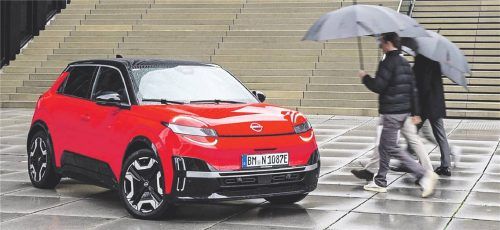 Alle Wetter: Die sechste Generation des Nissan Micra rollt rein elektrisch vor, sein Motor wird wahlweise von einer 40-kWh- oder einer 52-kWh-Batterie gespeist. Foto NISSAN