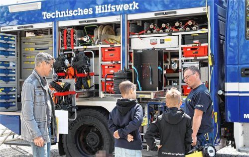 Fragen von neugierigen Kindern und Jugendlichen sind ausdrücklich erwünscht.