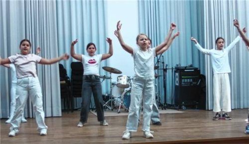 Auch die Jüngsten der Musicalclass, die „Kids in Motion“, zeigten bei einer offenen Probe ihr Können. Foto re