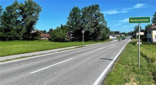 Auf beiden Seiten der RO15 soll bei Niedermoosen ein neues Gewerbe- und Urbanes Gebiet entstehen. Foto Kirchner