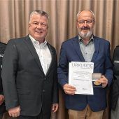 BRK-Ehrenplakette in Gold für Peter Kloo