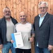 Goldene Ehrennadel für Denis Weisser