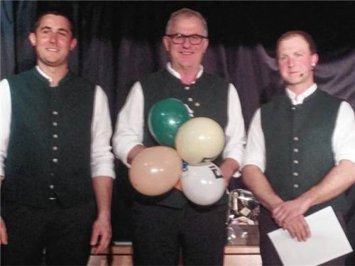 Bei der Ehrung: (von links) Matthias Linner, Ferdinand Kaltner und Stefan Zieglgänsberger.Foto Mittermeier