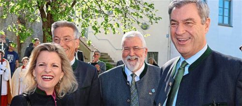Bei der Frühjahrswallfahrt: (von links) Staatsministerin Daniela Ludwig, Landrat Otto Lederer, Landtagsabgeordneter Sebastian Friesinger und Ministerpräsident Dr. Markus Söder. Foto Stache