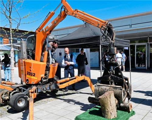 Bei der Messe „Fit für Deine Zukunft“ in der Gabor-Halle konnten Schüler handwerkliche Tätigkeiten testen.
