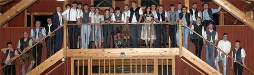 Beim Hirzinger in Riedering feierten kürzlich insgesamt drei Gesellinnen und 42 Gesellen in den SHK-Gewerken ihre Freisprechung. Foto RE