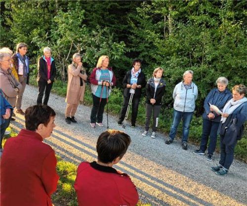 Beim „Walk & Talk“ der Pfarrgemeinde Maitenbeth können Teilnehmer Kontakte knüpfen und ins Gespräch kommen. Foto richterstetter