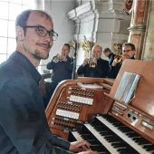Federnd-feierlich in den Frühling
