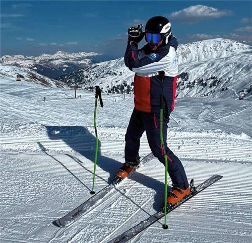 Christian Flühr gab sich den Spitznamen „Bond auf Brettern“. Der 52-Jährige aus Feldkirchen-Westerham sammelt seit 160 Tagen Höhenmeter auf Skiern. Fotos Privat