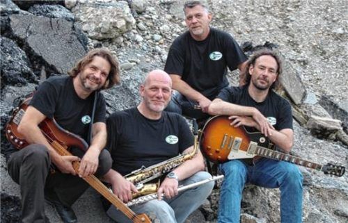 „CoverClan“, eine von drei Bands beim Rockfestival am Stoa in Edling. Foto CoverClan
