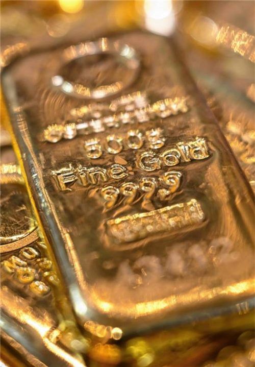 Da dürfte der Finder ganz schön gestaunt haben: In einem Schnäppchen-Tresor, den er im Internet erstanden hatte, fand ein Trostberger einen Goldbarren. Foto dpa