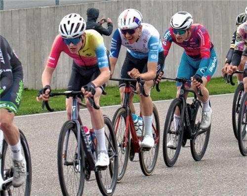 Das Chiemgauer Radteam MaxSolar-Raymon fuhr beim ersten Rennen der Bundesliga auf das Podest.Foto re