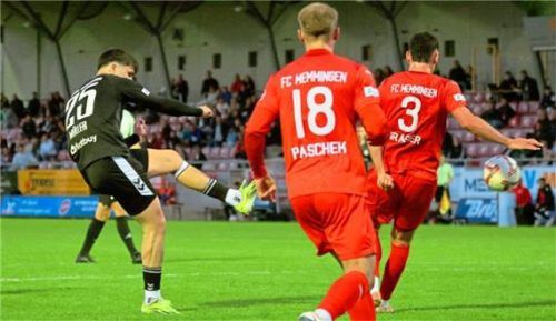 Das goldene Wacker-Tor: Noah Müller zieht ab und trifft. Foto Christian Butzhammer