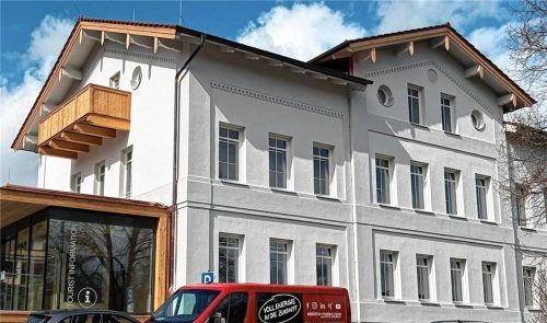 Das Haus des Gastes in Bernau: Im ersten Stock befinden sich die Bücherei und ein Veranstaltungsraum, den man schon bald für Veranstaltungen buchen kann. Foto Kirchner