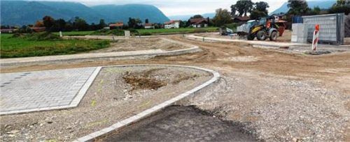 Das neue Baugebiet „Übersee-Ost“ in der Nähe des Bahnhofs, wo unter anderem das neue Seniorenheim entstehen soll, ist bereits weitgehend erschlossen. Foto  aRCHIV Giesen