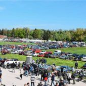 Teile-Markt und Oldtimertreffen auf dem Rennbahngelände