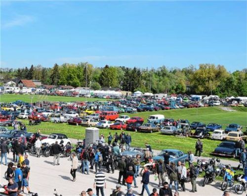 Das Rennbahngelände in Mühldorf wird am 26. April zum Eldorado für Oldtimerfans. Foto Wagner