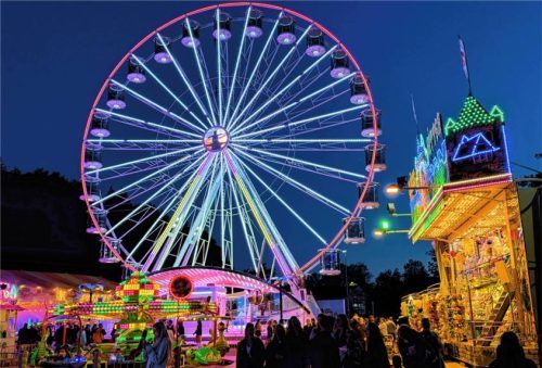 Das Riesenrad ist eines der Attraktionen beim Traunsteiner Frühlingsfest. Foto Traunstein