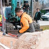 Gemeinschaftswerk mit Gewicht: Neuer Brunnen im Kurpark