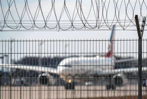Der Familie aus Bad Endorf droht nach wie vor die Abschiebung nach Nigeria (Symbolfoto). Foto IMAGO/Michael Bihlmayer