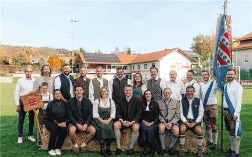 Der Festausschuss des TSV Schnaitsee freut sich auf zahlreiche Besucher am Sonntag. Foto re