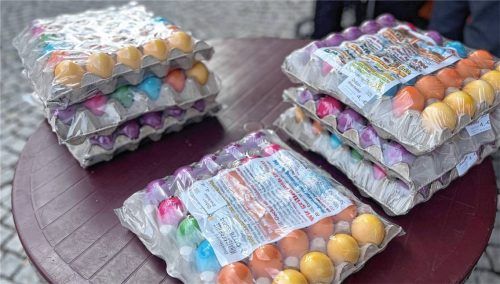 Der Geflügelhof von Familie Lohner färbt täglich bis zu 200.000 Eier. Foto Hoog