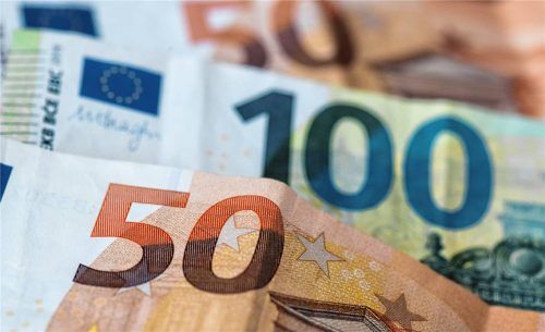 Der Gemeinderat Rimsting hat den Haushaltsplan 2026 und den Finanzplan bis 2029 beschlossen. Der Verwaltungshaushalt 2026 kann nur durch eine Zuführung von 31.500 Euro aus dem Vermögenshaushalt ausgeglichen werden. Foto dpa