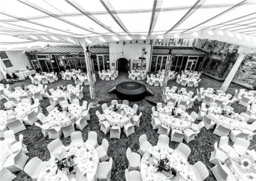 Der Innenhof des Haberkastens mit Gala-Bestuhlung. Foto re