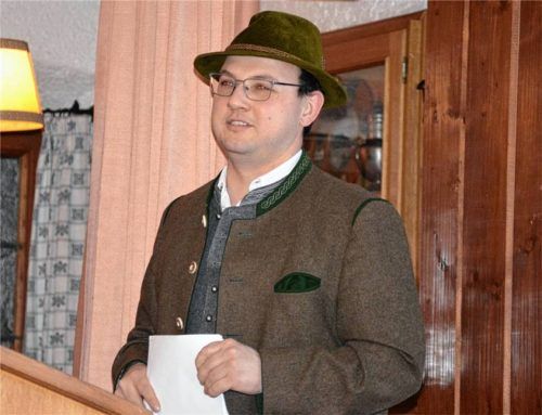 Der Inzeller Musikschulleiter Markus Gromes stellte das Angebot der Musikschule in der Bürgerversammlung vor. Foto Eder