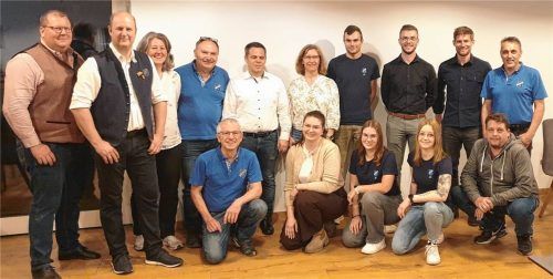 Der neu gewählte Abteilungsausschuss mit Bürgermeister Stefan Adam (links) und Vorsitzendem Stephan Dialler (Zweiter von links). Foto  re