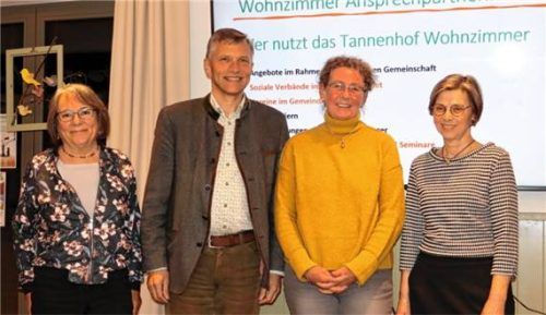 Der neu gewählte Vorstand mit (von links) Margit Engl, (Schriftführerin), Anton Wallner (Zweiter Vorsitzender), Heidi Schulz (Vorsitzende) und Birgit Siewert (Kassierin und Ansprechpartnerin) zeichnen in den kommenden beiden Jahren verantwortlich fürs Tannenhof Wohnzimmer. Foto Strim